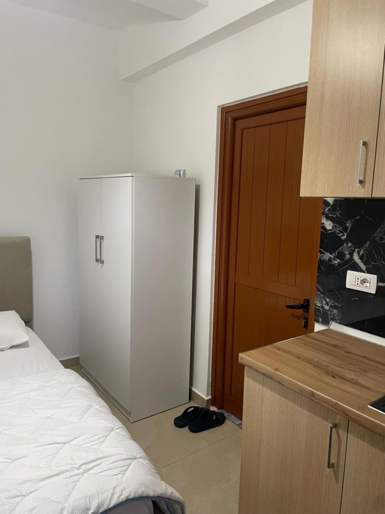 Rent Rooms Loren Влёра Экстерьер фото