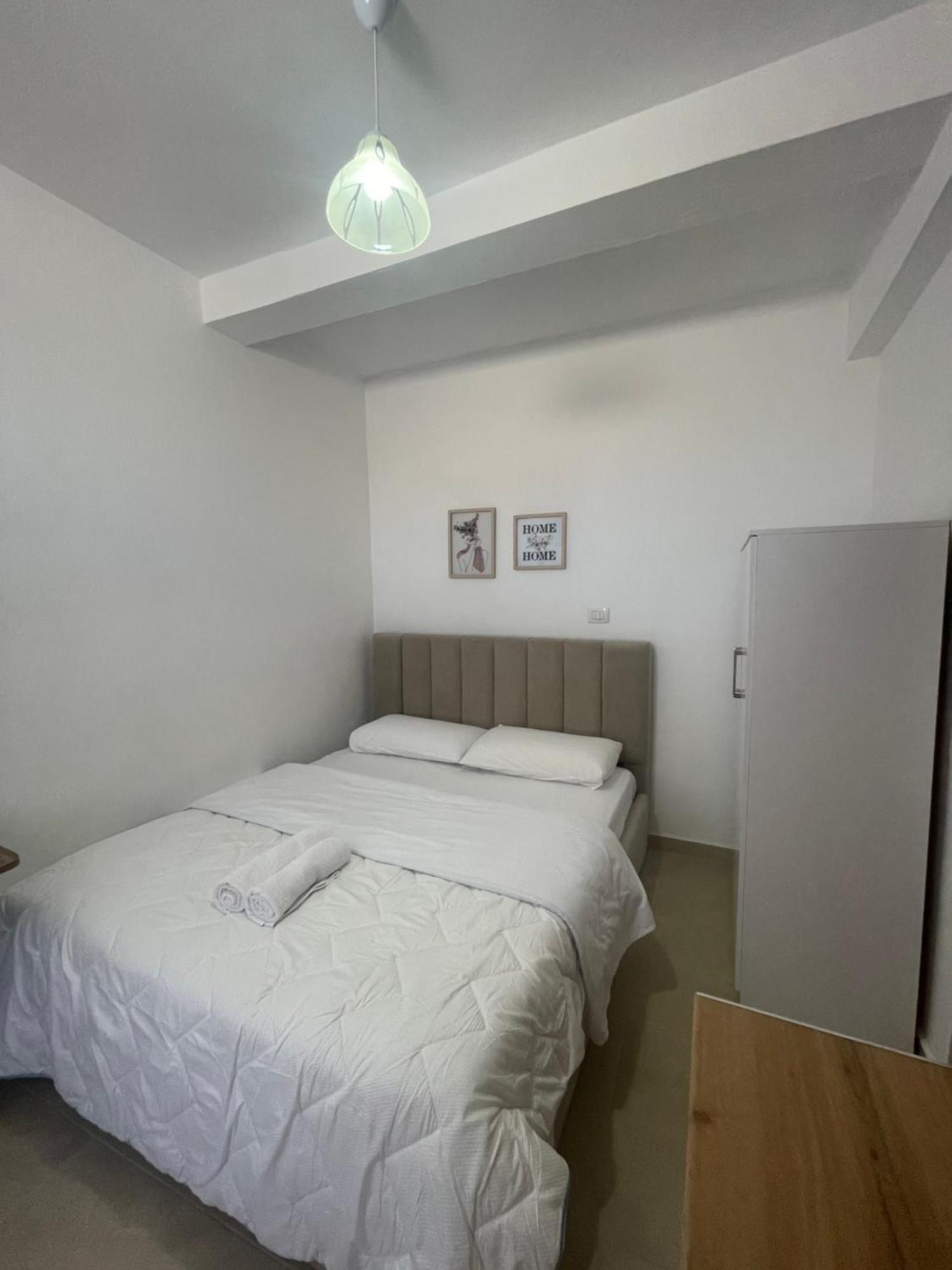 Rent Rooms Loren Влёра Экстерьер фото