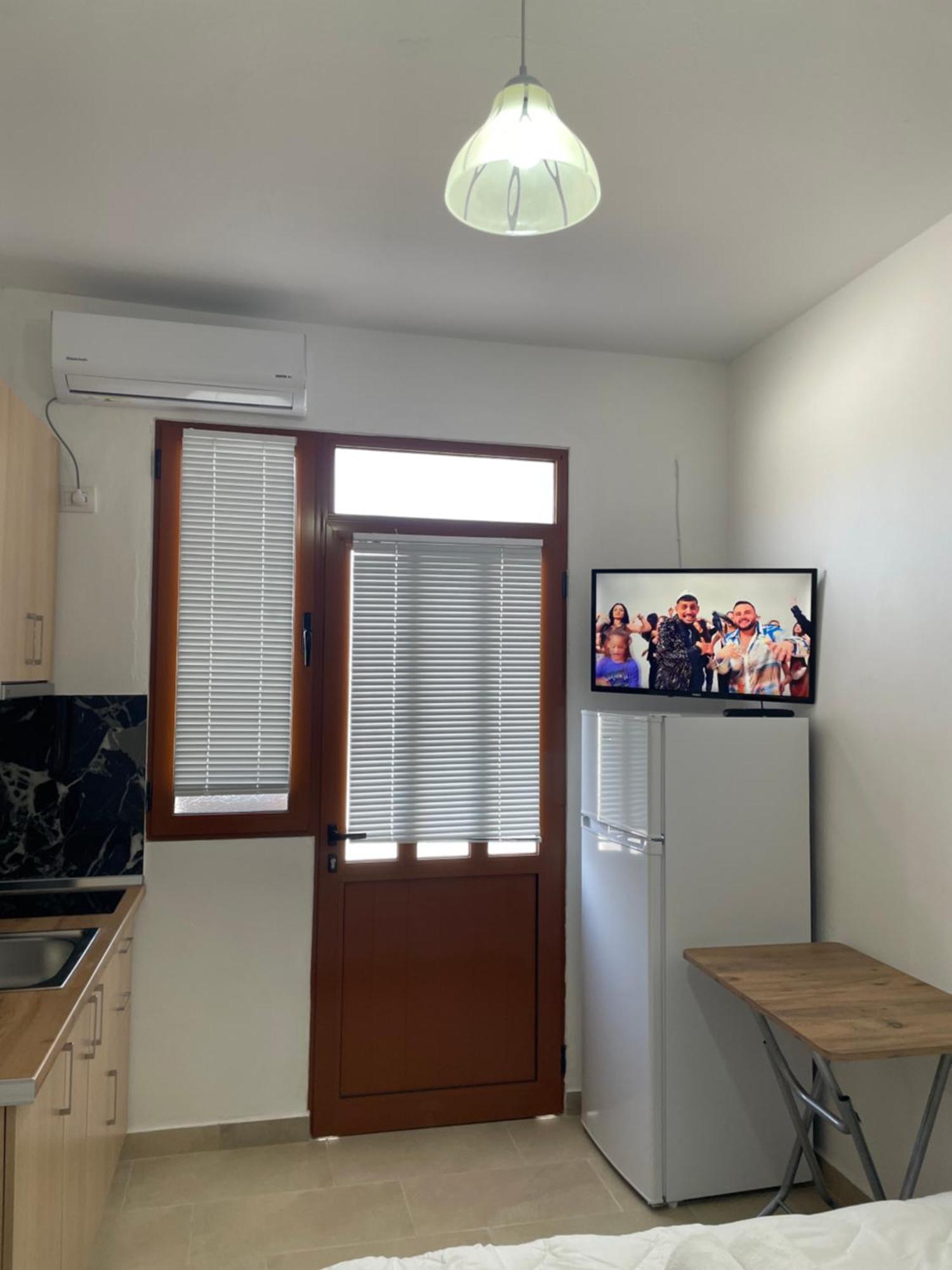 Rent Rooms Loren Влёра Экстерьер фото