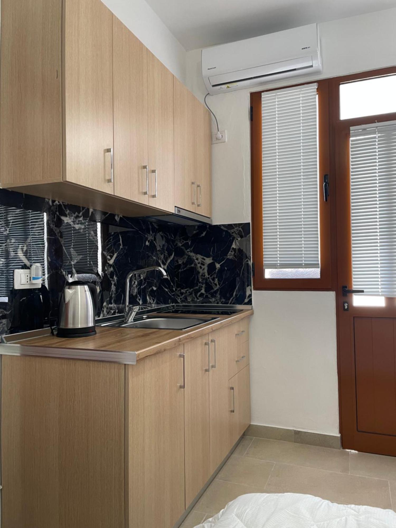 Rent Rooms Loren Влёра Экстерьер фото