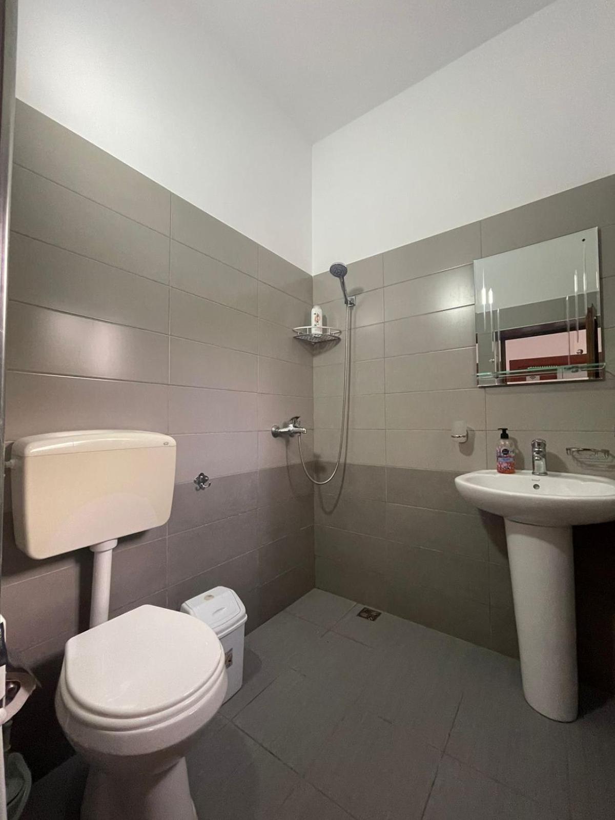 Rent Rooms Loren Влёра Экстерьер фото