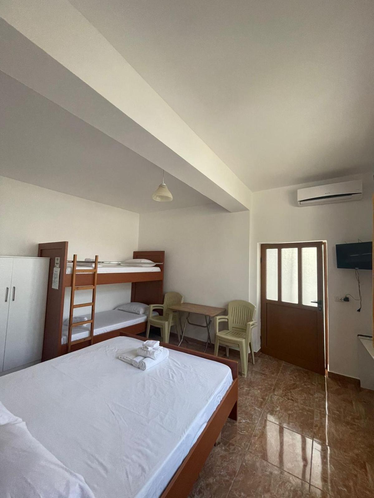 Rent Rooms Loren Влёра Экстерьер фото