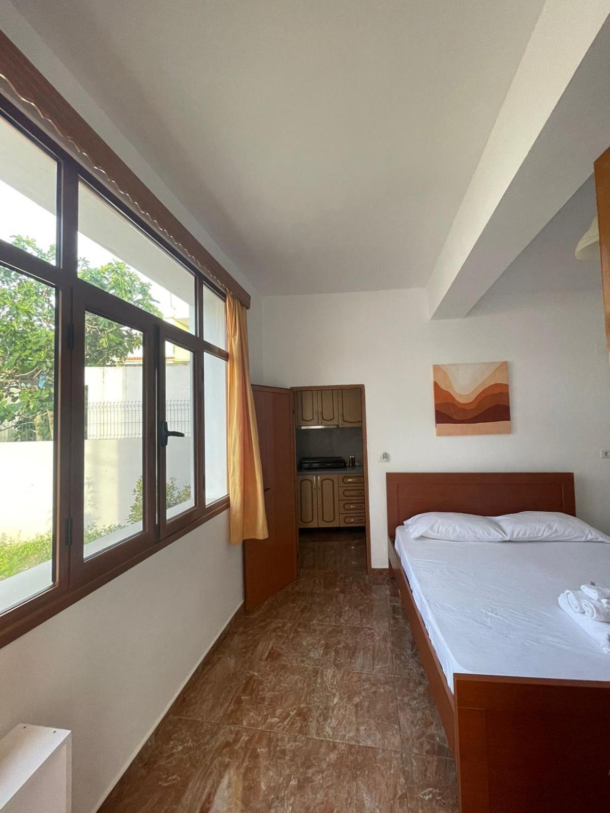 Rent Rooms Loren Влёра Экстерьер фото