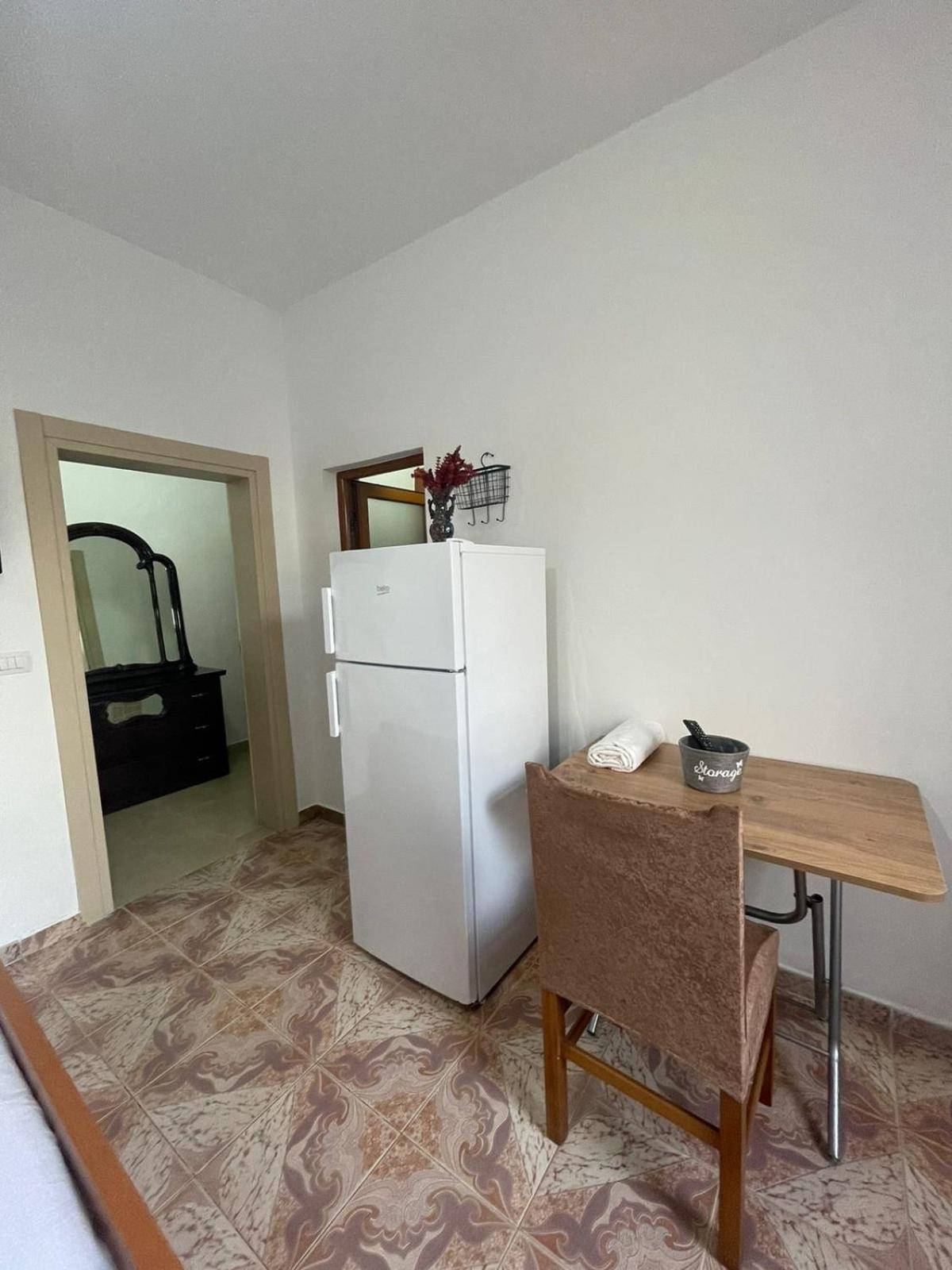 Rent Rooms Loren Влёра Экстерьер фото